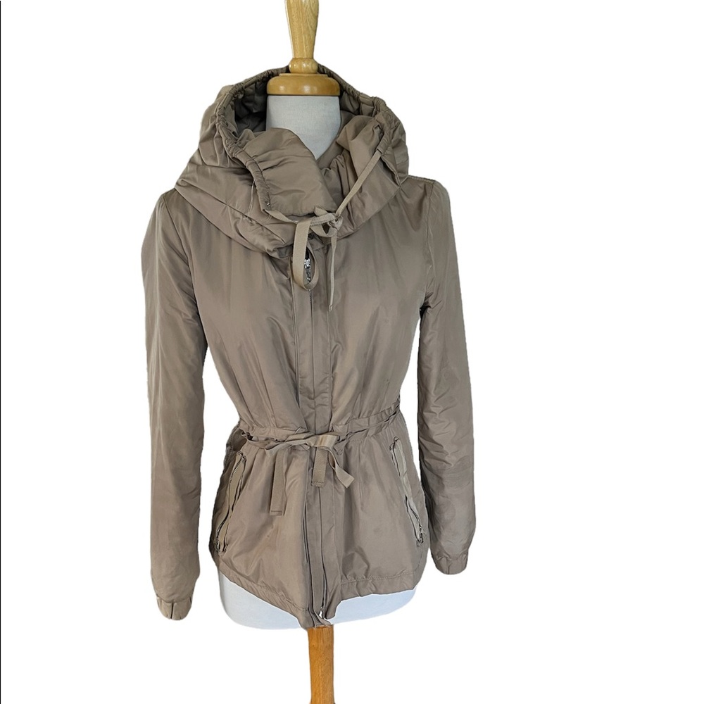 Elie Tahari light brown small jacket